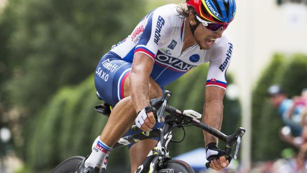 Ein Radrennfahrer während eines Rennens.