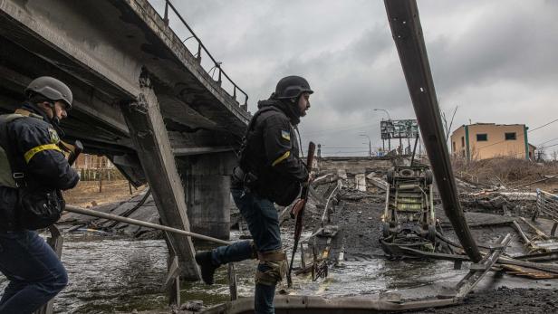 Russische Truppen kreisen Kiew weiter ein, AKW besetzt