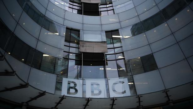 BBC temporarily suspends work of its journalists in Russia after the introduction of new legislation