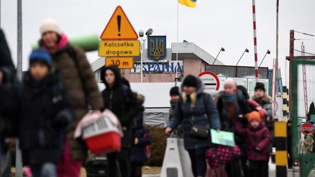 People coming from Ukraine, cross the Ukrainian-Polish border in Korczowa