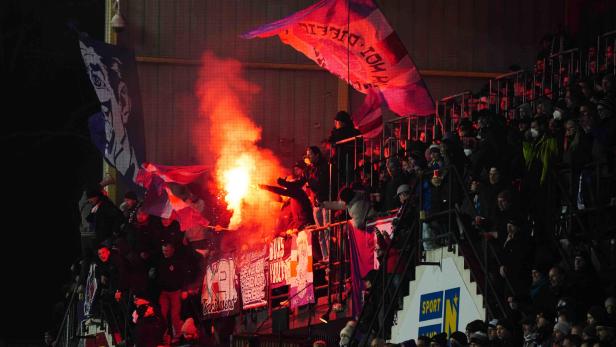 Rassistische Ausschreitungen einiger Austria-Fans im Admira-Stadion