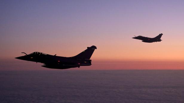 Französische Kampfjets fliegen heute über dem Balkan