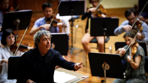 Conductor Semyon Bychkov during rehearsal