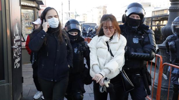 5.000 Verhaftungen: Proteste mehren sich auch in Russland