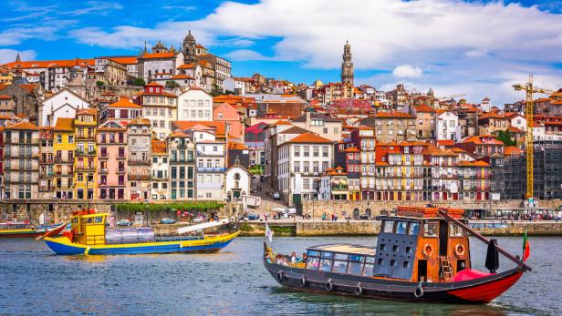 Die Küstenstadt Porto liegt im Nordwesten Portugals