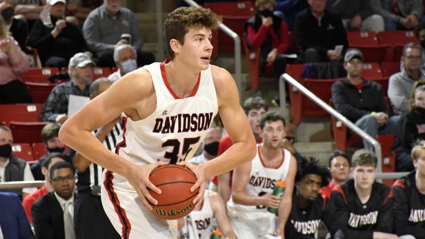 BASKETBALL: LUKA BRAJKOVIC Basketballer Luka Brajkovic ist "Spieler des Jahres" am College