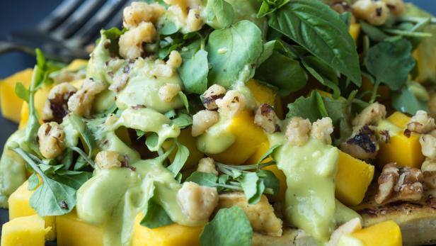 So gelingt der TikTok-Hit "Green Goddess Salad"