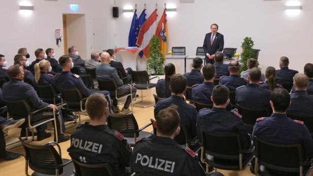 43 Polizisten und Polizistinnen im St. Pöltner Rathaus geehrt