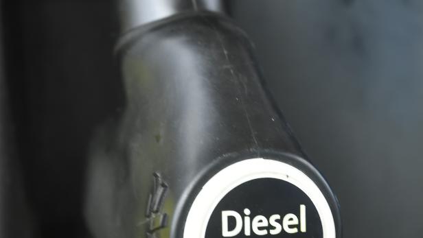 Warum Diesel um bis zu 30 Cent  teurer ist als Superbenzin