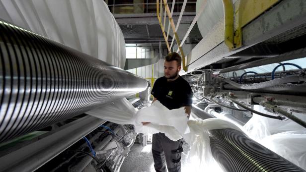 Papierindustrie drosselt die Produktion