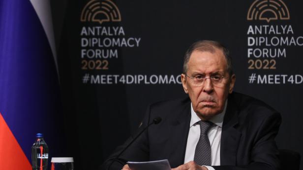 Russian, Ukrainian and Turkish Foreign Ministers meet in Antalya
