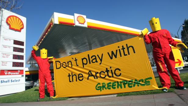 CHILE ARCTIC GREENPEACE PROTEST Lego hatte bereits im Vorjahr wegen anhaltender Proteste die Zusammenarbeit mit Shell beendet.