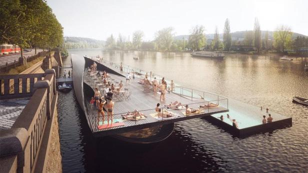 Ein Badeschiff in Prag mit Menschen beim Sonnenbaden und Schwimmen.