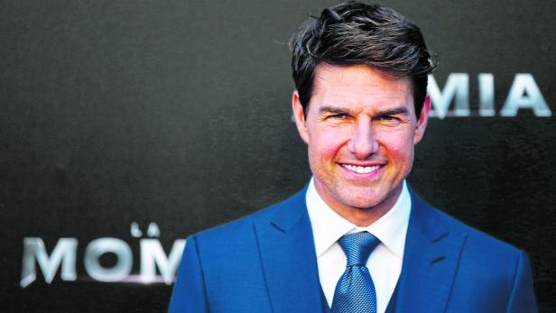 Tom Cruise returns Golden Globes awards in protest of HFPA