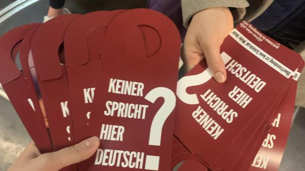 "Wehr dich!": Rassistische Flyer in Wiener U-Bahn verteilt