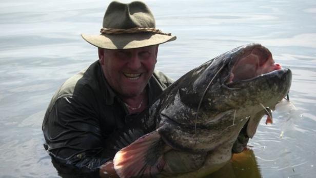 Riesiger Wels Stausee Ottenstein: Angler Alwin Grötzl fing &quot;Fisch seines Lebens&quot;