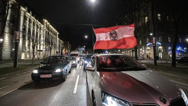 CORONA - TROTZ DEMO-UNTERSAGUNG FAHRZEUGKOLONNEN IN WIEN UNTERWEGS