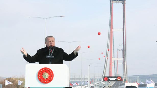 Erdogan hat jetzt die längste Hängebrücke der Welt