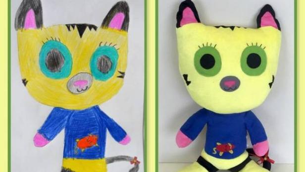 Gegenüberstellung einer Kinderzeichnung einer gelben Katze und einem daraus gefertigten Stofftier.
