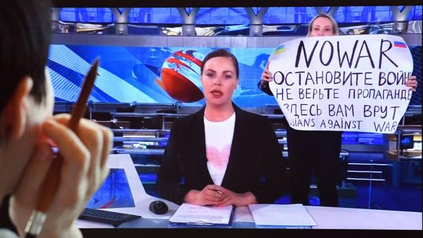 Russische Journalistin: "Wer protestiert, wird zerstört"