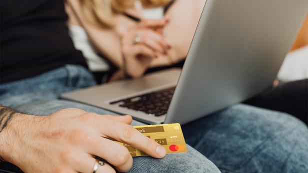Online-Bank verspricht weltweites Abheben und Bezahlen ohne Gebühren