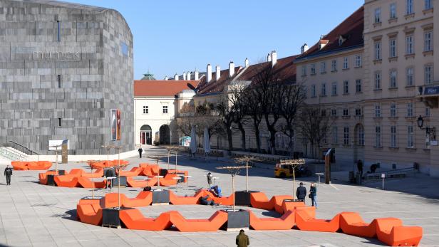 MUSEUMSQUARTIER WIEN "NEUE MÖBEL MA48ORANGE"