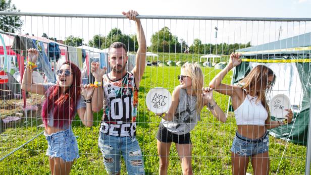 Besucher camping - Frequency 2016 - florian wiese… Frequency 2016: Der Spaß am Campingplatz und in der Traisen