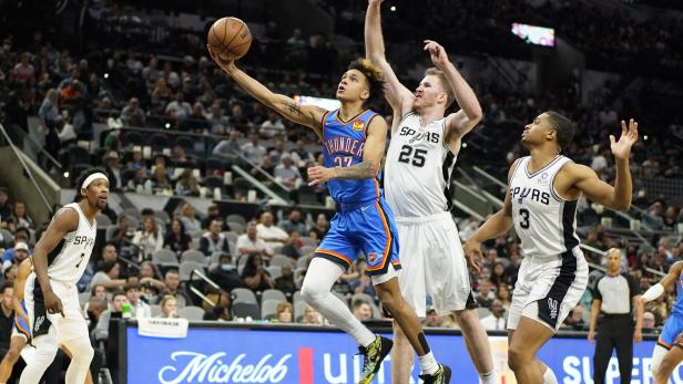 NBA: Oklahoma City Thunder at San Antonio Spurs