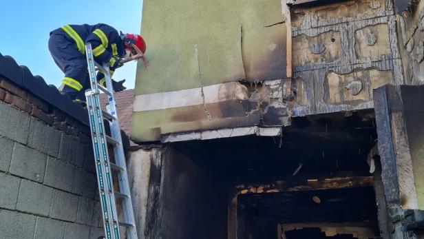 Bewohner eingeschlossen: Nachbarn retteten Familie aus brennendem Haus