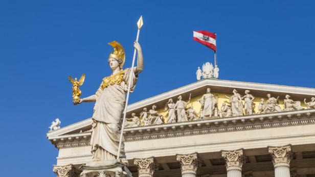 Austria, Vienna, parliament, Statue Pallas Athene, Austrian flag Caption Austria, Vienna, parliament, Statue Pallas Athene, Austrian flag Rechteinfo Royalty Free (RF) Model Released