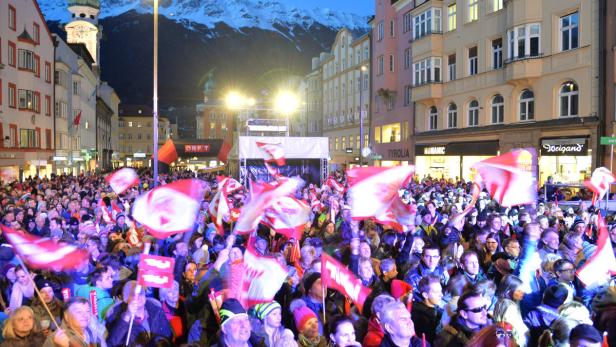 Über 5.000 begeisterte Fans versammelten sich am Montagabend in der Innsbrucker Innenstadt, um den österreichischen Medaillengewinnern der Olympischen Spiele in Sotschi einen begeisterten Empfang zu bereiten.