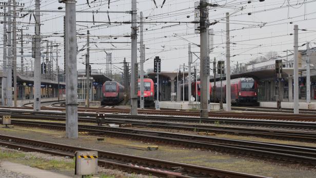 OBERÖSTERREICH: LINZER HAUPTBAHNHOF DURCH KABELBRAND LAHMGELEGT