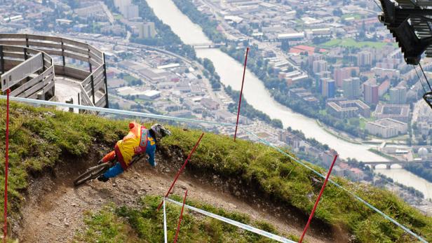 Über schmale Steige auf vollgefederten Bikes ins Tal: Die Nordkette oberhalb von Innsbruck ist ein Hotspot der Downhillszene