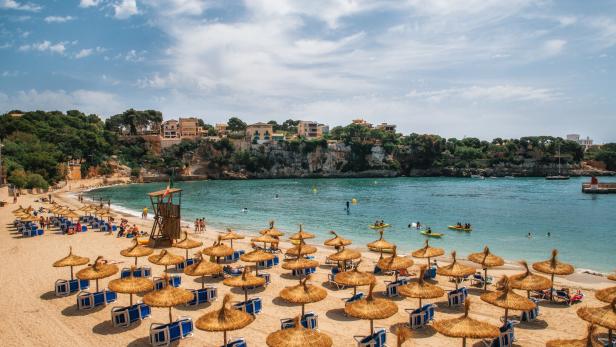 Strandliegen auf Mallorca: Handy-App statt Handtuch-Reservierung
