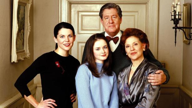 Die Schauspielerinnen Lauren Graham, Alexis Bledel, Kelly Bishop und Edward Herrmann posieren für ein Foto der Serie „Gilmore Girls“.