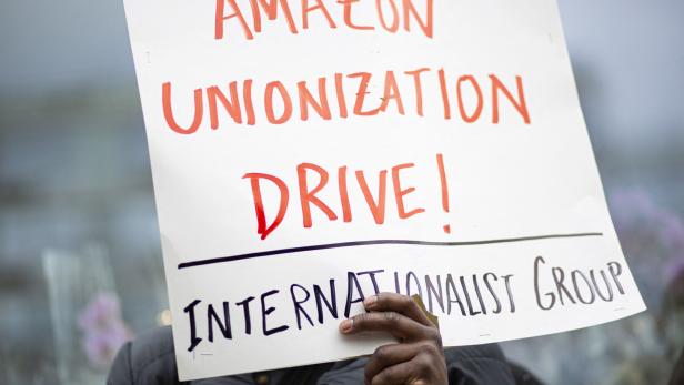 Erster Amazon-Standort in den USA bekommt Gewerkschaft