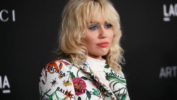 Drastischer Wandel: Miley Cyrus trennt sich von blonden Haaren - und Fans rasten aus