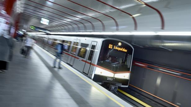 Tödlicher Unfall in Wiener U-Bahnstation: 51-Jähriger von Zug erfasst