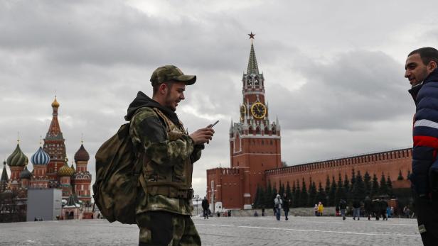 Es ist nicht nur sein Krieg: Russen stehen hinter Putin