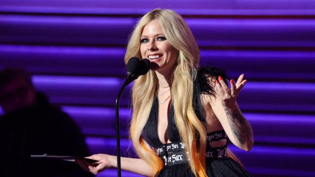 Dritte Ehe? Avril Lavigne sorgt mit Ring für Spekulationen