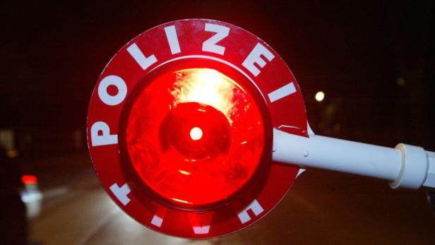 23 Insassen auf A1 aus Auto geholt