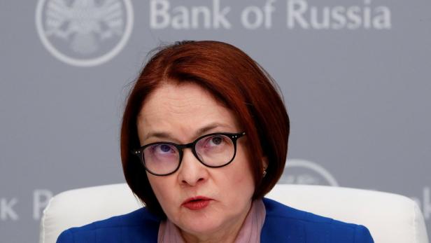 Elvira Nabiullina, die Gouverneurin der russischen Zentralbank, bei einer Pressekonferenz.
