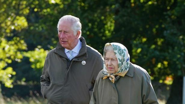 Queen sagt erneut Termin ab: Prinz Charles springt ein