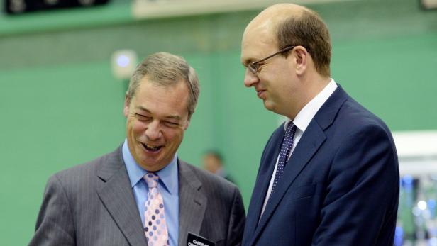 UKIP-Chef Farage (l.) hofft auf weitere Überläufer wie Mark Reckless.