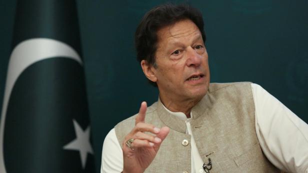 Pakistans Regierungschef Khan verliert Misstrauensvotum