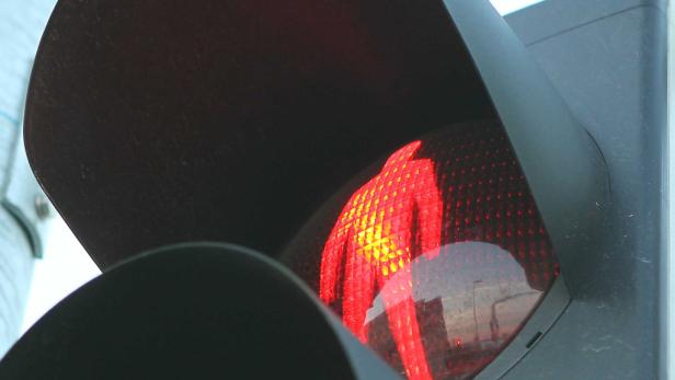 Betrunkene Fußgängerin verursachte Auffahrunfall