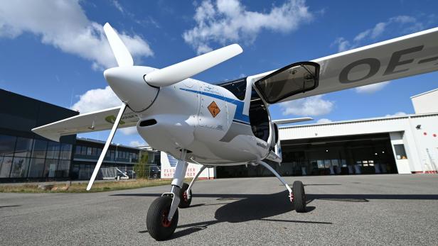 Österreichs erstes Elektro-Flugzeug startet in Bad Vöslau