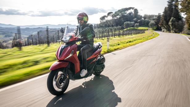 Piaggio Beverly 400: Stadtbewohner  mit Landsitz