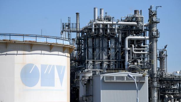 In der OMV-Raffinerie Schwechat werden nicht nur Öl und Gas verarbeitet, auch Flugzeugtreibstoff aus Altspeiseöl wird dort produziert.