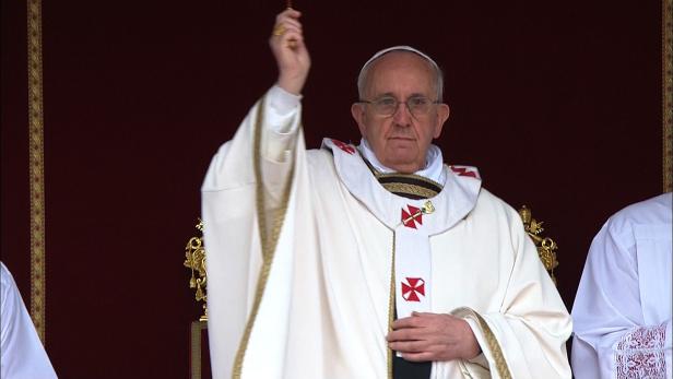 Papst Franziskus feierte Ostermesse auf dem Petersplatz